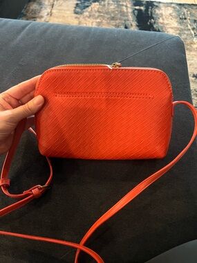 Universal Thread Salmon Woven Crossbody Bag